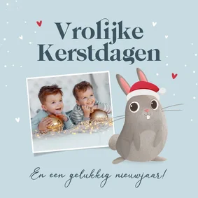 Kerstkaart voor kinderen konijn hartjes foto vrolijk