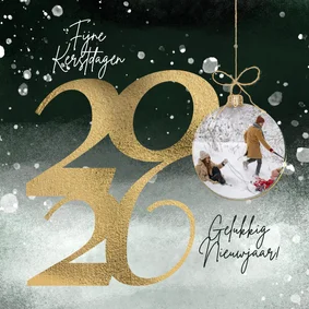 Kerstkaart winter kerstbal groen