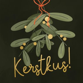 Kerstkaartje met mistletoe en kerstkus goudlook