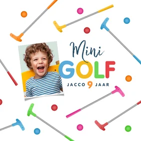 Kinderfeestje uitnodiging minigolf vrolijk sport foto
