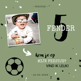 Kinderfeestje uitnodiging voetbal met foto en spetters