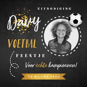 Kinderfeestje voetbal krijt goud foto uitnodiging