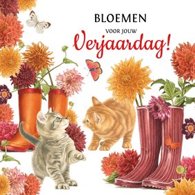 Kittens verjaardagsbloemen in regenlaarzen