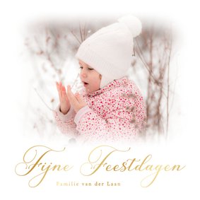 Klassieke kerstkaart met foto en gouden typografie