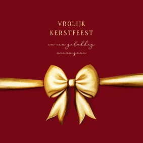 Klassieke rode kerstkaart met gouden strik