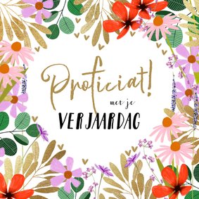 Kleurrijke verjaardagskaart met zomerbloeiers en goud