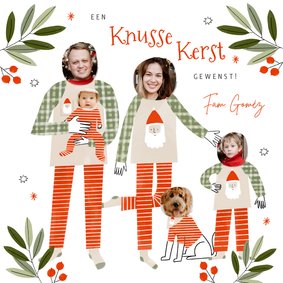 Knusse kerstkaart familie pyjama's met foto's