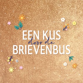 Kus door de brievenbus - golden - zomaarkaart