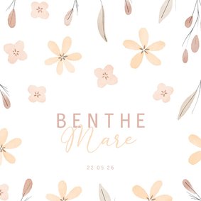 Lief geboortekaartje in het Fries met bloemetjes en takjes