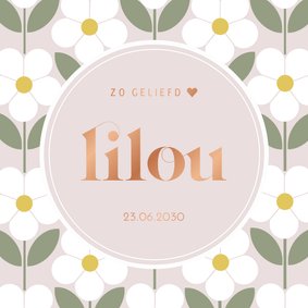 Lief minimalistisch geboortekaartje met witte bloemen