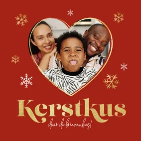 Liefdevolle kerstkaart hartje goud sneeuw kerstkus foto