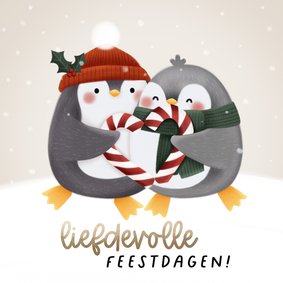 Liefdevolle kerstkaart pinguïns zuurstok hartje en sneeuw