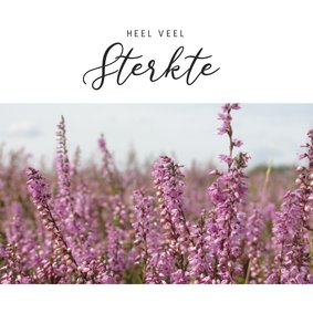 Moderne condoleance kaart met foto van bloeiende heide