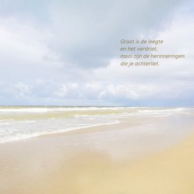 Mooie rouw- of bedankkaart met strand, lucht en zee