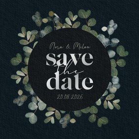 Natuurlijk Save the Date kaart eucalyptus takjes zilverfolie