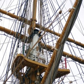 Nautisch - kraaiennest hoog in mast