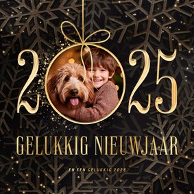 Nieuwjaarskaart 2025 met foto kerstbal en sneeuwvlokken