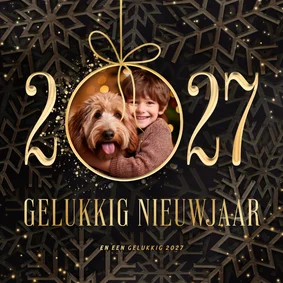 Nieuwjaarskaart 2027 met foto kerstbal en sneeuwvlokken