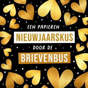 Nieuwjaarskaart papieren kus door de brievenbus