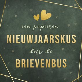 Nieuwjaarskus door de brievenbus nieuwjaarskaart met goud