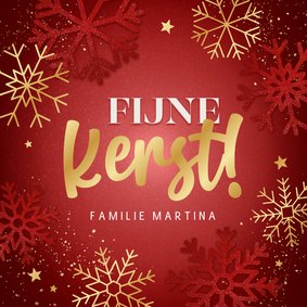 Rode kerstkaart Fijne Kerst sneeuwvlokken sterren