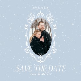 Save the date kaart winters lichtblauw met foto