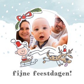 Schattige kerstkaart met kerstbaby met hond en foto