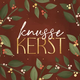 Sfeervolle kerstkaart met takjes besjes en knusse kerst