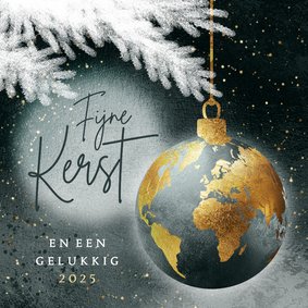 Sjieke kerstkaart wereld bol als kerstbal