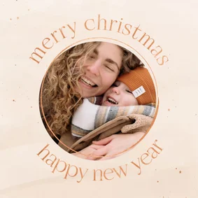 Stijlvol kerstkaartje met ronde tekst in koperlook & foto