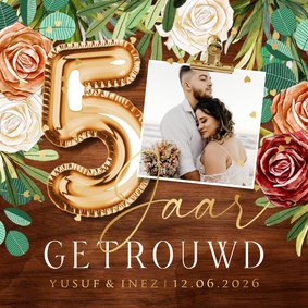 Stijlvolle jubileumkaart 5jaar getrouwd hout botanisch goud