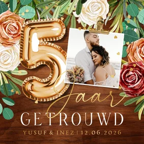Stijlvolle jubileumkaart 5jaar getrouwd hout botanisch goud