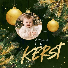 Stijlvolle kerstkaart kerstboom foto goud groen kerstbal