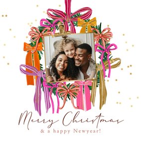 Stijlvolle kerstkaart kerstkrans kleurrijke strikken goud