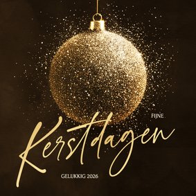 Stijlvolle kerstkaart met sprankelende kerstbal van glitters