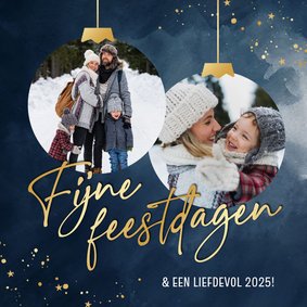 Stijlvolle kerstkaart twee kerstballen foto's en spetters