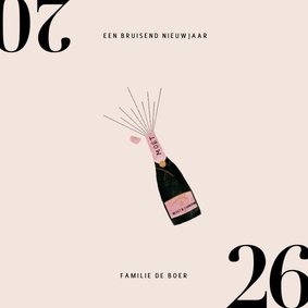 Stijlvolle nieuwjaarskaart met champagnefles en 2026
