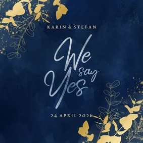 Stijlvolle trouwkaart blauwe waterverf gouden eucalyptus