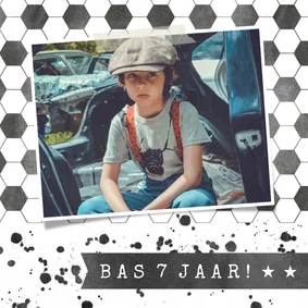 Stoere uitnodiging kinderfeestje jongen met voetbal print