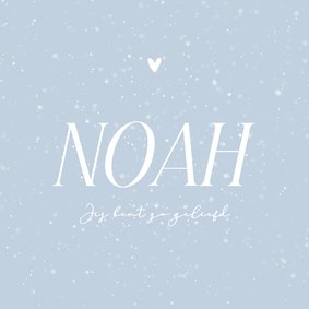 Subtiel lichtblauw geboortekaartje met witte sneeuw