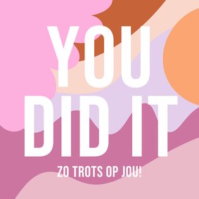 Trendy geslaagdkaartje met roze abstracte vormen you did it