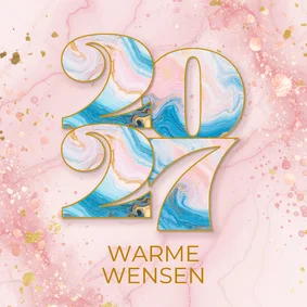 Trendy kerstkaartje roze verf met marmeren jaartal