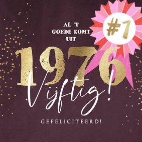 Trendy verjaardagskaart jaartal goud vijftig vaandel 