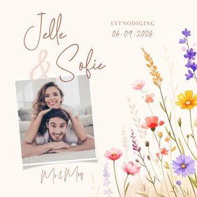 Uitnodiging bruiloft met foto en gemengde bloemen aquarel