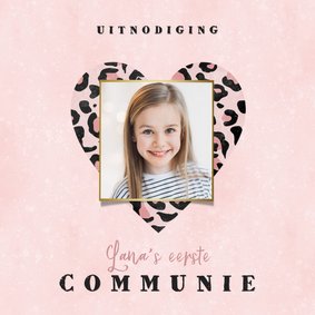 Uitnodiging eerste communie panterprint hart roze waterverf