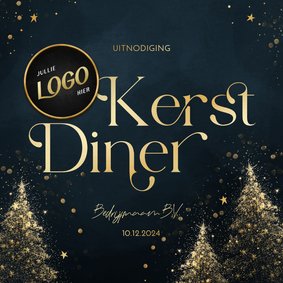 Uitnodiging kerstdiner blauw met gouden kerstbomen en logo