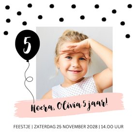 Uitnodiging kinderfeestje meisje confetti ballon