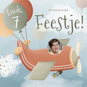 Uitnodiging kinderfeestje met vliegtuig en foto