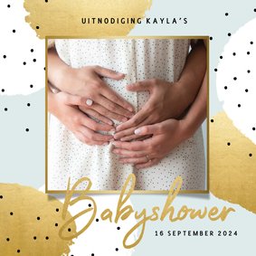 Uitnodiging met goud en zwarte stipjes voor je babyshower