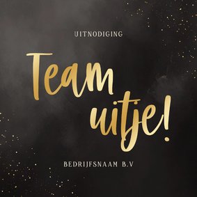 Uitnodiging teamuitje stijlvol met gouden spetters en tekst